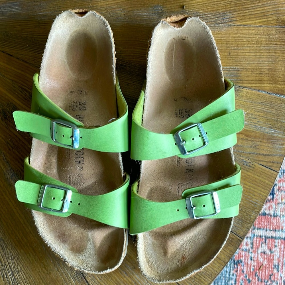 Women’s green leather Birkenstock sandals size 39